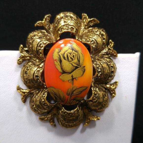 Vintage Gold Rose Orange Lucite Brooch, Ornate Scalloped Frame, 1960s, 1 7/8 In - Picture 6 of 10